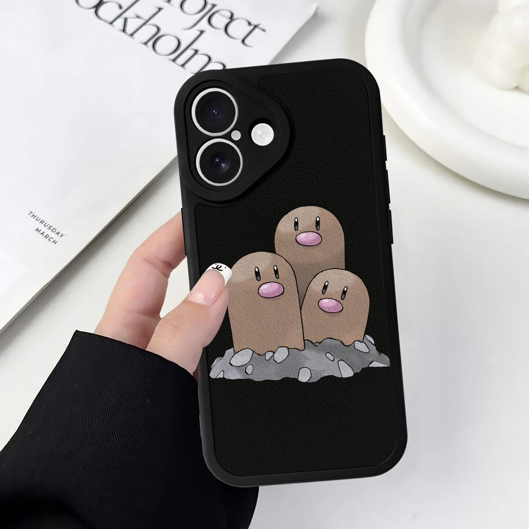 （画像用） ポケットモンスター Pokémon 【iPhone 16シリーズ対応】シリコンスマホケース（レザー調） 材質：シリコン